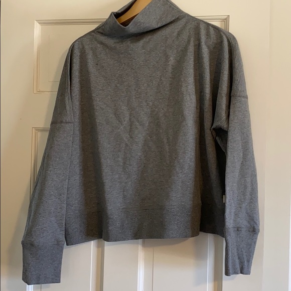 Vuori Tops | Vuori Sweatshirt | Poshmark